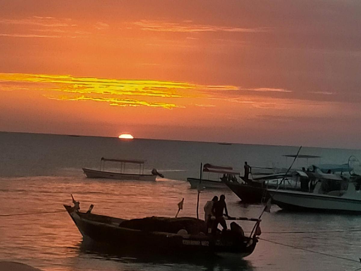 Mano Kendwa Beach Bagian luar foto